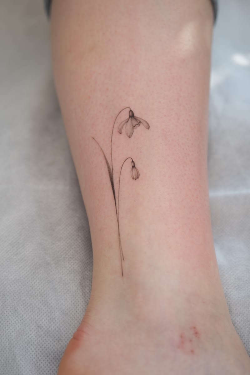 Soft fine line tattoo by Ling